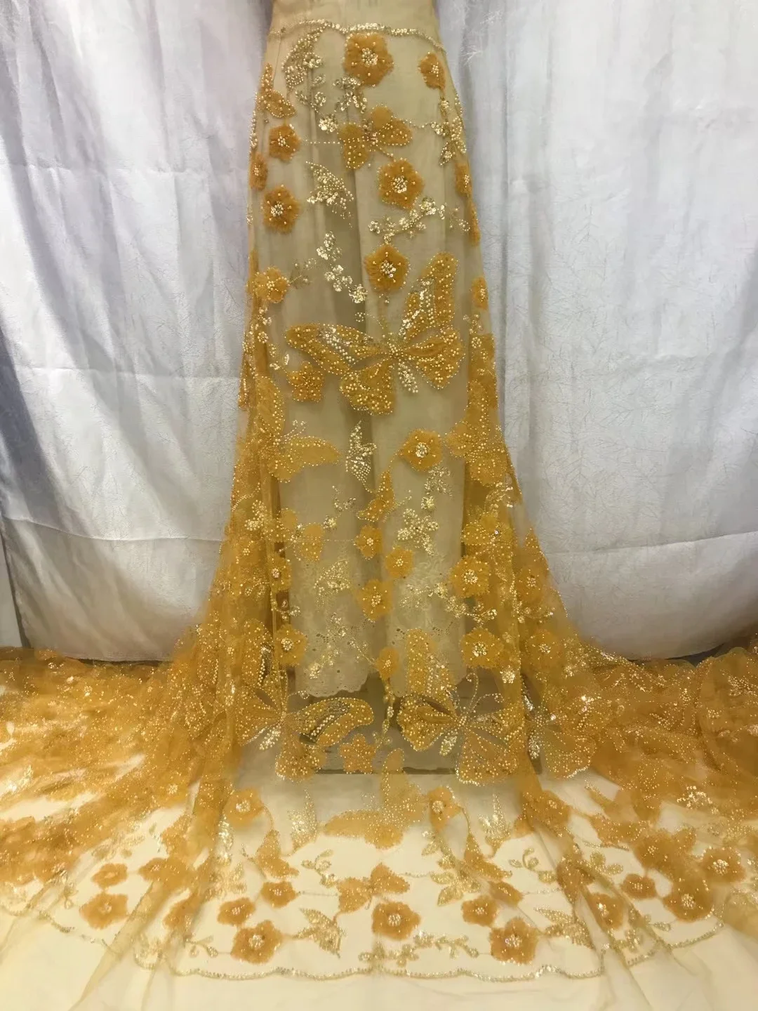 

Latest Gold 3D Flowers French Handmade Beads Lace Fabric 2024 High Quality Beaded Sequins African Lace Fabric For Party LJL2403