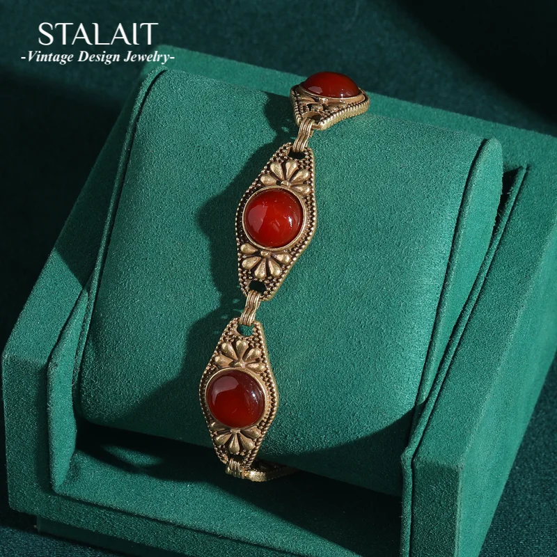 

Vintage Red Glazed Eye Bracelets Charm Engrave Flower Jewelry Woman Gold Color Luxury Designers Summer Accessories 2025 New In