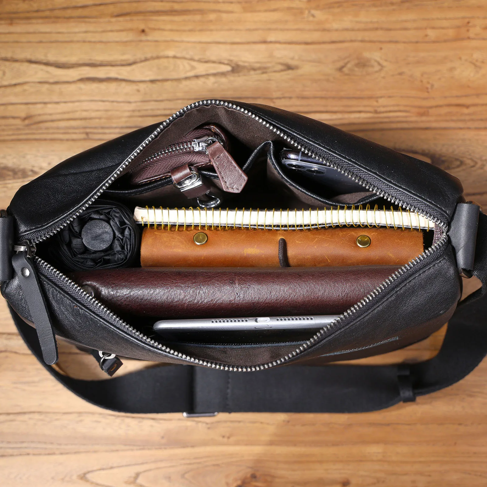 S.WORKER Vintage Herren-Umhängetasche aus Vollnarbenleder | Handgefertigter Messenger aus Used-Leder – Detail 23