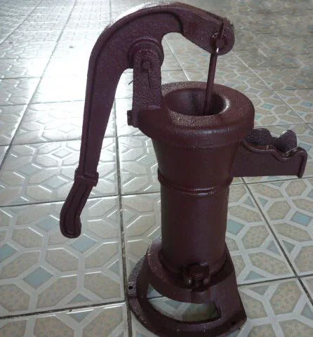 Pompa per brocca per pozzi d\'acqua poco profonda con pressa manuale vintage antica in ghisa da giardino agricolo