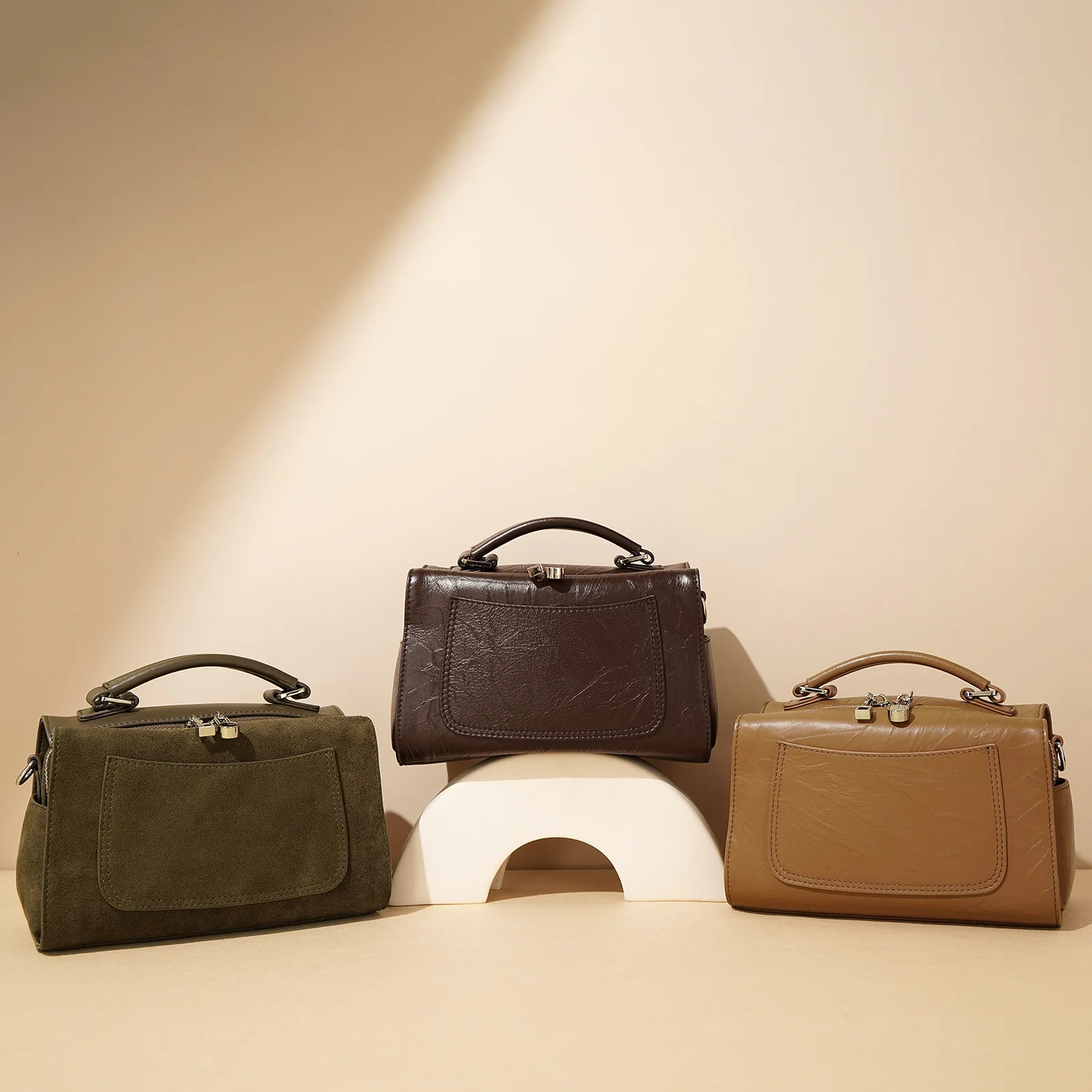 sac-a-dos-elegant-pour-couches-facile-a-nettoyer-plusieurs-poches-organisatrices-compartiments-isothermes-et-attaches-pour-poussette