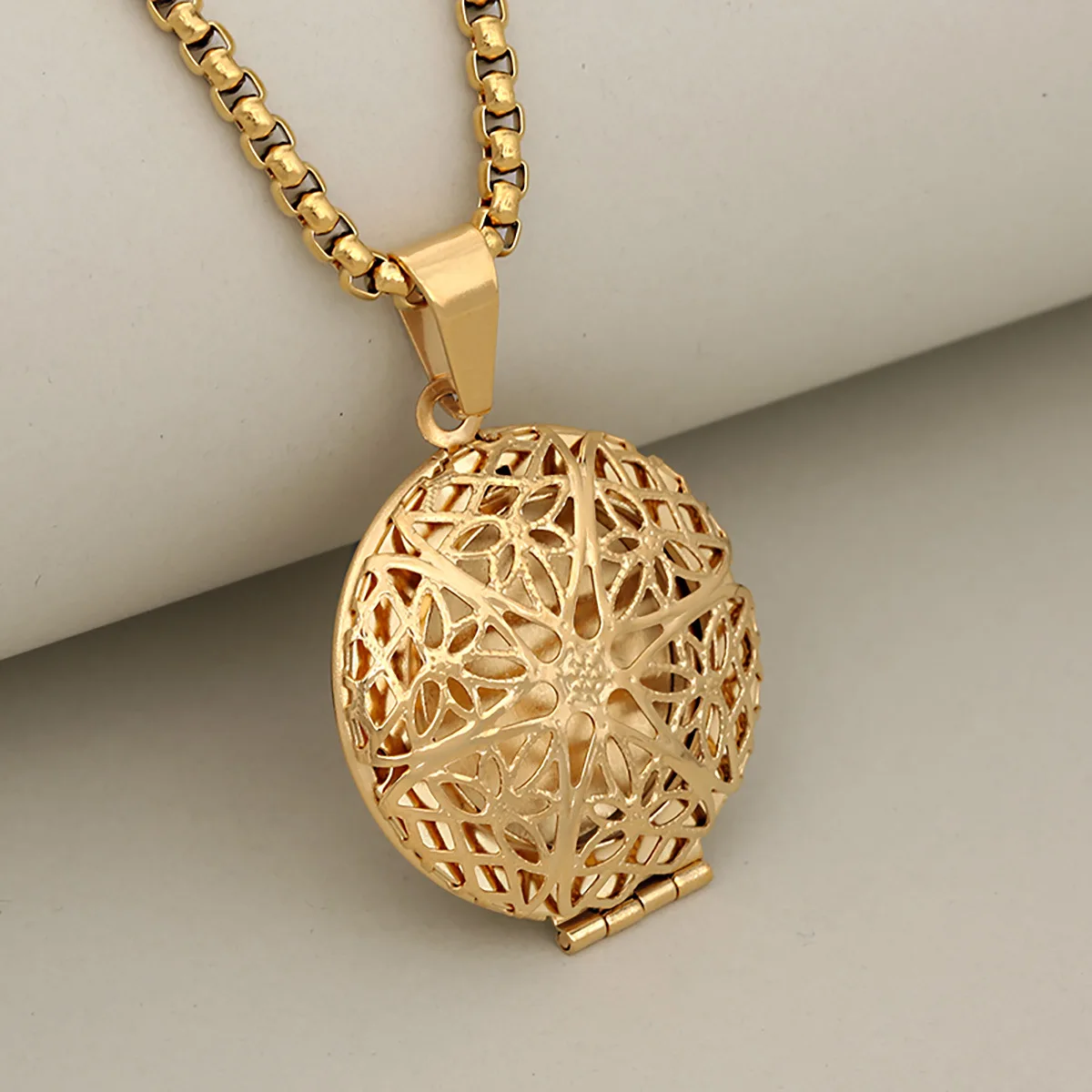 Vintage Round Hollow Pattern Stainless Steel Pendant Necklace for Men and Women, Artistic Temperament
