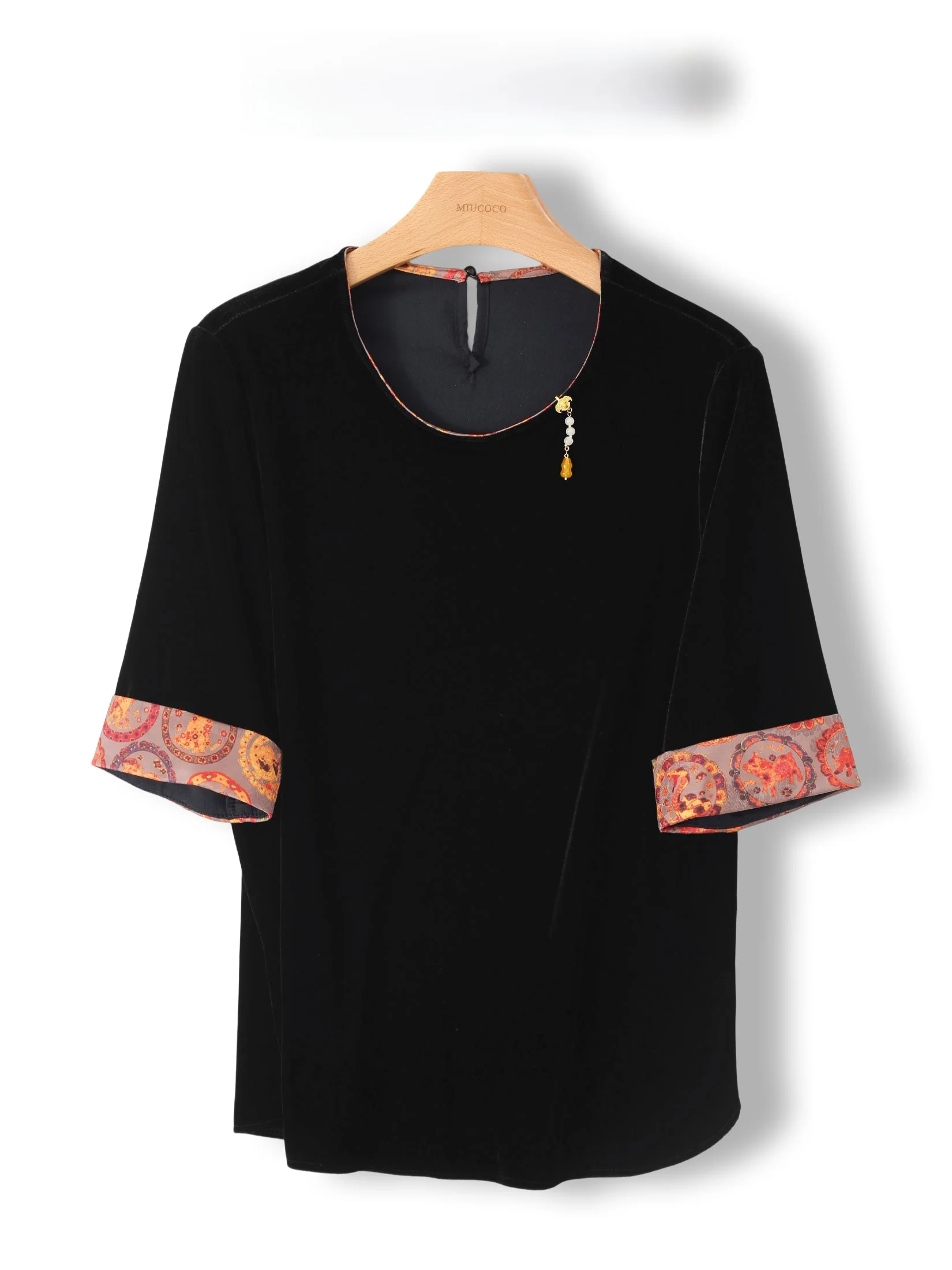 

New Chinese Style Velvet Top Women's Fashion round Neck Splicing Embroidery Bead Silk Velvet Shirt Trendy Female Clothing