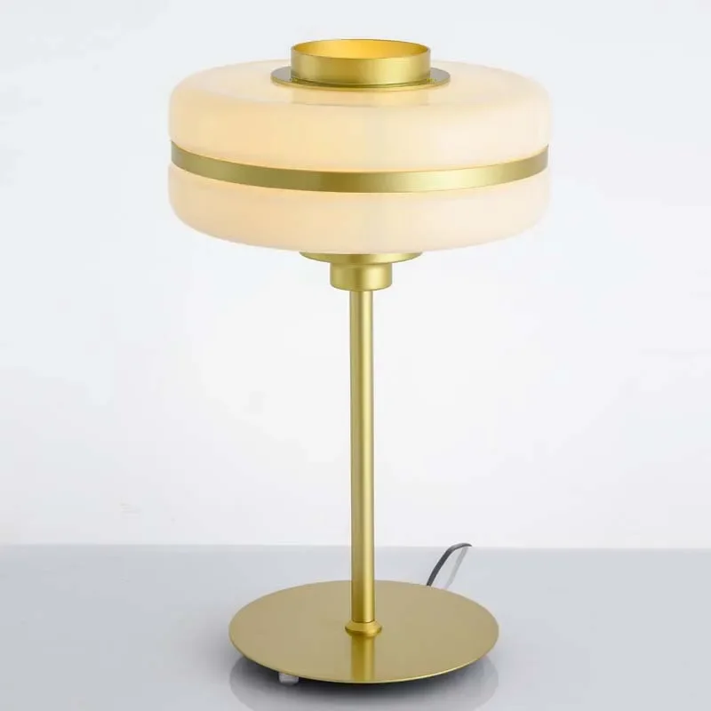 

Современная светодиодная настольная лампа с железным основанием, белый стеклянный абажур, трехцветное затемнение, гостиная, спальня, кабинет, ресторан, лампа E27, настольная лампа