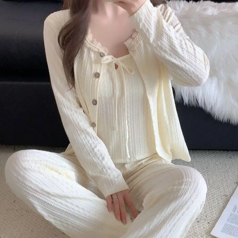 

Новый весенне-осенний комплект из трех предметов: домашняя одежда, пижама с нагрудными вкладышами, удобные хлопковые брюки с длинным рукавом и круглым вырезом