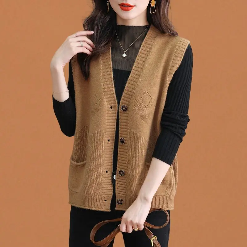 Knitted vest for women\'s spring wear, new sleeveless sweater cardigan jacket loose layering worn over the shoulder