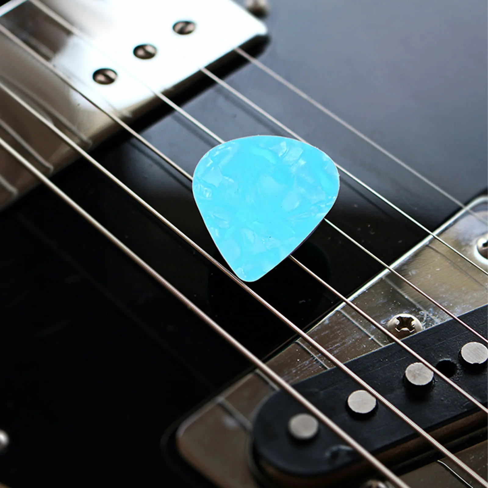 

1Set Guitar Picks Bag Compact Portable Lightweight PU Material Storage Pouch Acoustic Electric Bass Guitar Pick Case