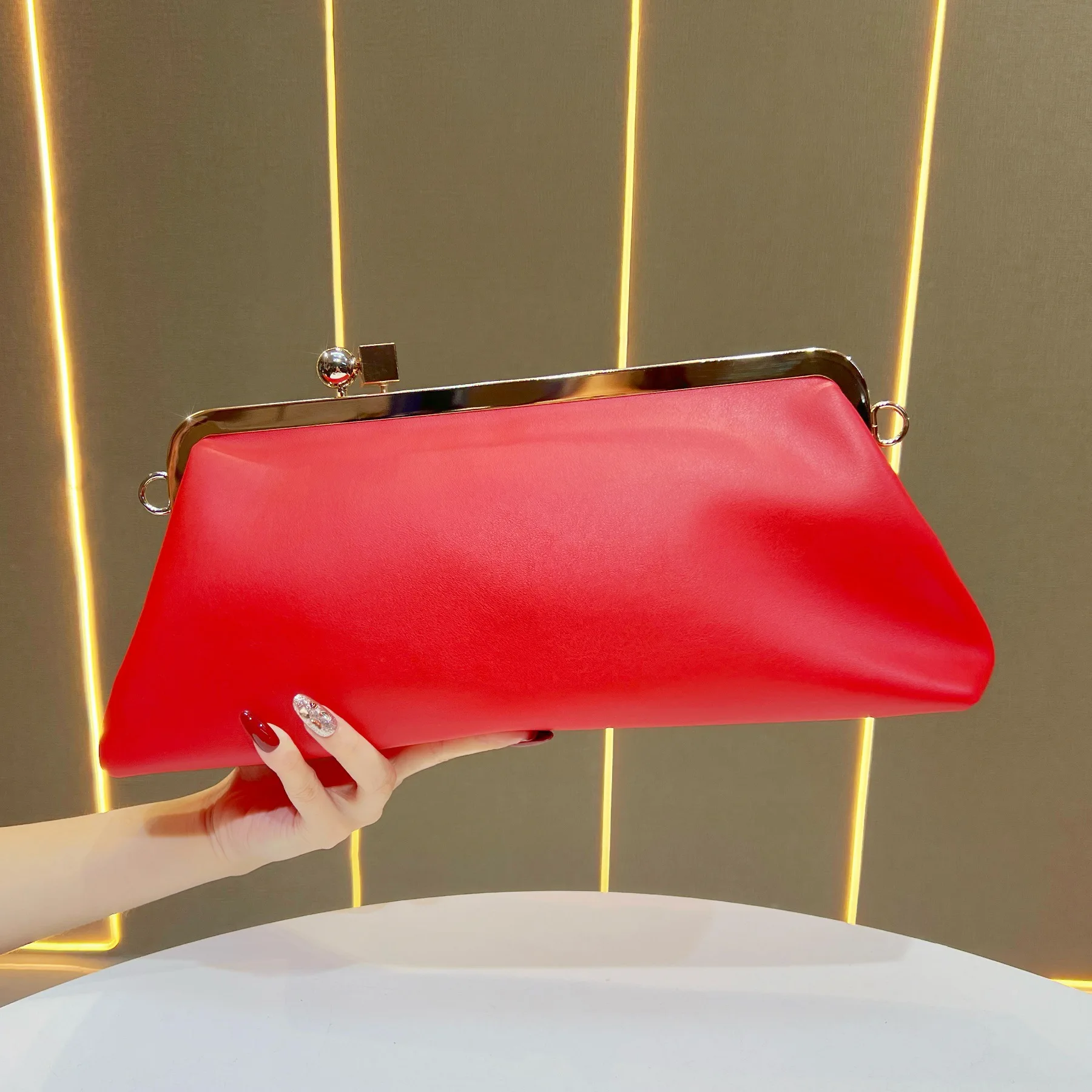 New handbag Large capacity handbag Simple premium dinner bag Commuter versatile single shoulder crossbody armpit bag