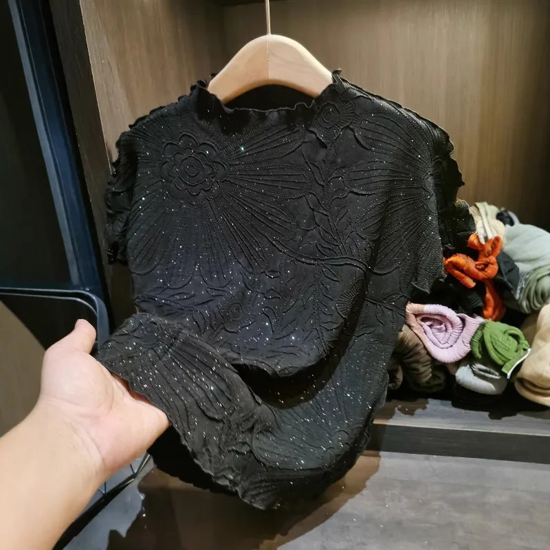 

2026 New Miyake Pleated Embroidered Short-Sleeve T-Shirt Round Neck Loose-Fit Versatile Commuter Top for Women Featuring Sequins