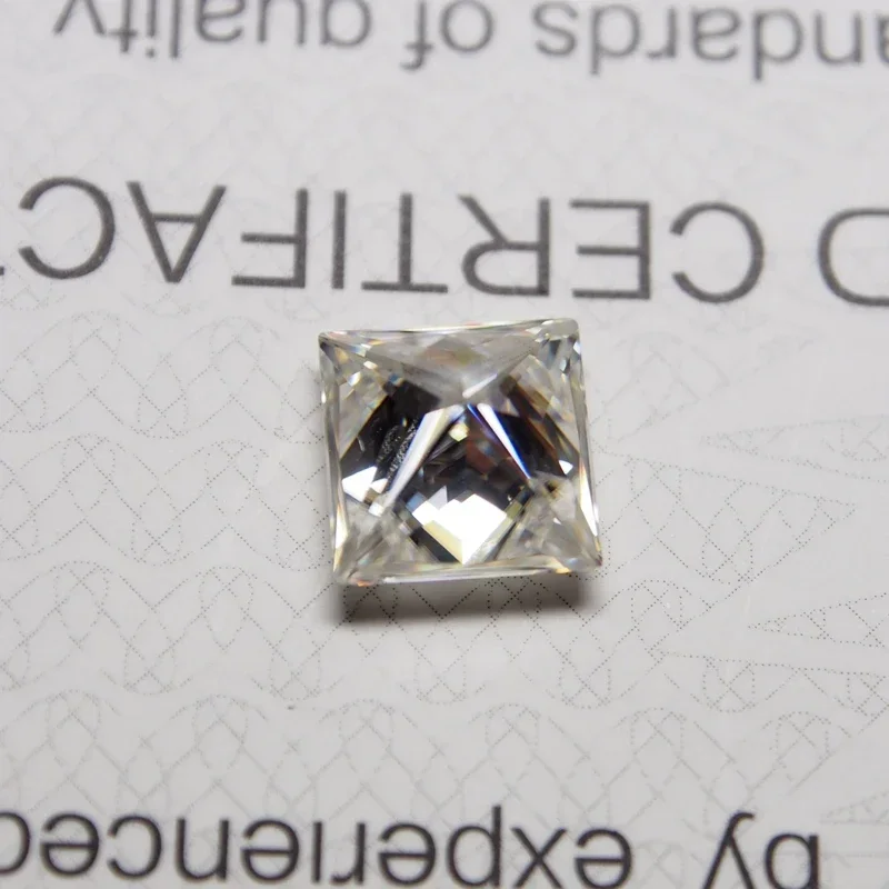D Color Super White Moissanite Diamond Round / Oval / Pear / Radiant / Emerald / Heart / Princess / Cushion / Asscher / Triangle