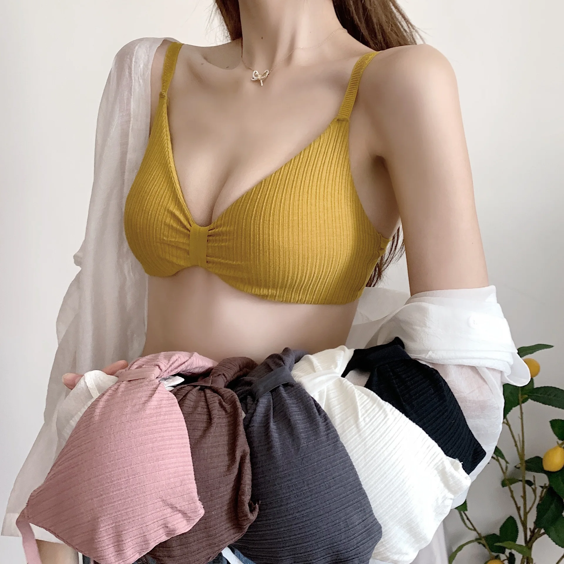 Spring and summer new sexy beautiful back no steel ring underwear sweet and comfortable gathered text bra triangular cup