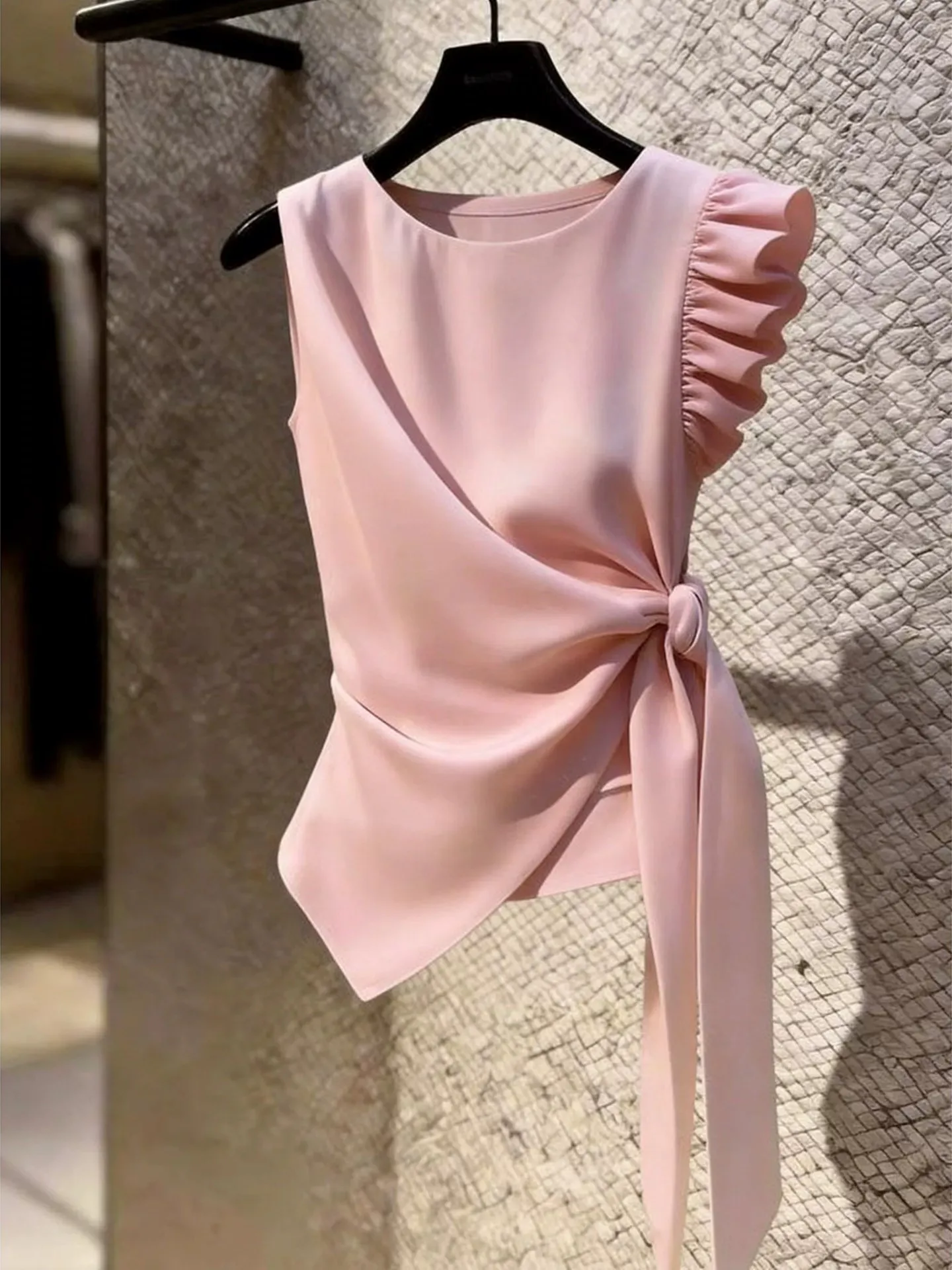 

Pleated Sleeveless Twisted Lace Up Pink Top For Women Cinched Waist For Slimming Niche Elegant Blouse