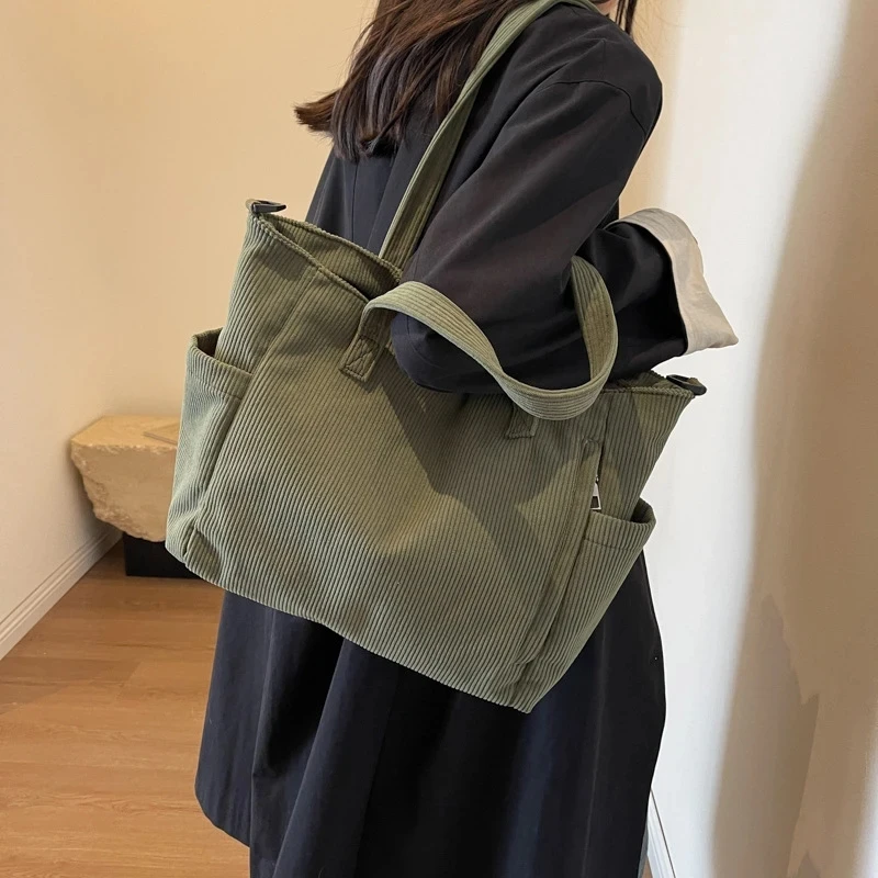 Modische gestreifte Samthandtasche, einfacher Stil, Cord-Umhängetasche, einfarbig, große Kapazität, Pendler-Damen-Einkaufstasche – Detail 9