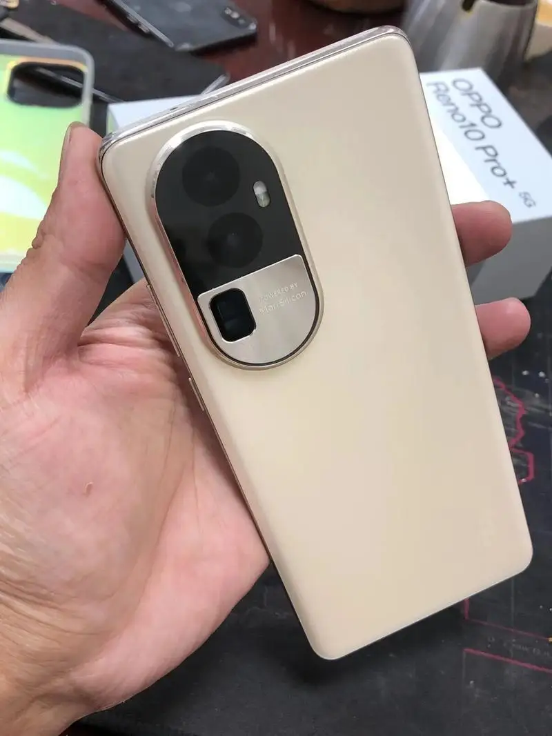 هاتف OPPO Reno10 Pro+ 5G CPU Qualcomm Snapdragon 8+ Gen1 بشاشة 6.74 بوصة 2772x1240px 4700mAh ثنائي الشريحة (Nano SIM) مستعمل