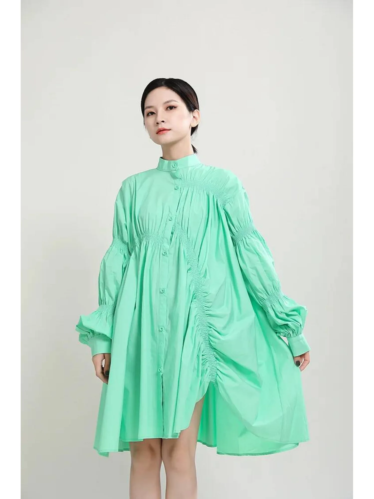 ชุดเต้นรําคลาสสิกหลวมพร้อมแขนโคมไฟ Ruched และชายเสื้อไม่สม่ําเสมอสําหรับสวมใส่บนเวทีหรือการแสดงชุดปาร์ตี้ฮันบก