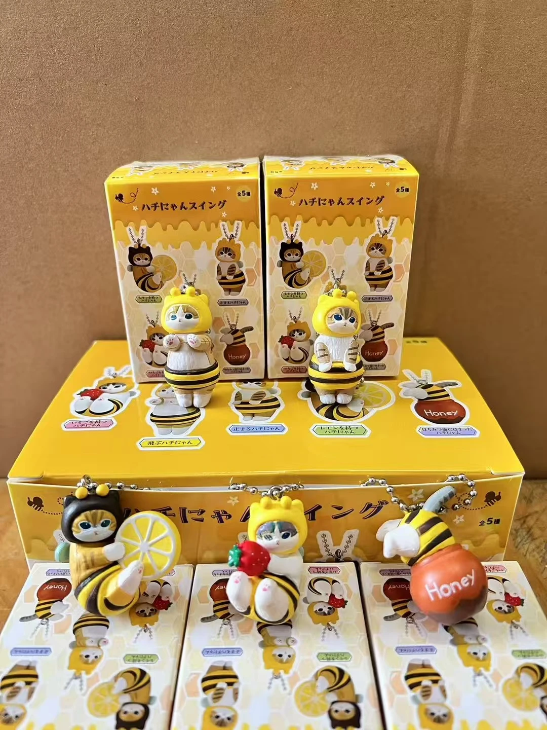 

Shaped Mofusand Bee Blind Box Twisted Egg Bee Cat Anime Figure Ornament Cute Doll Handmade Model Decoration Toy Surprise Gifts