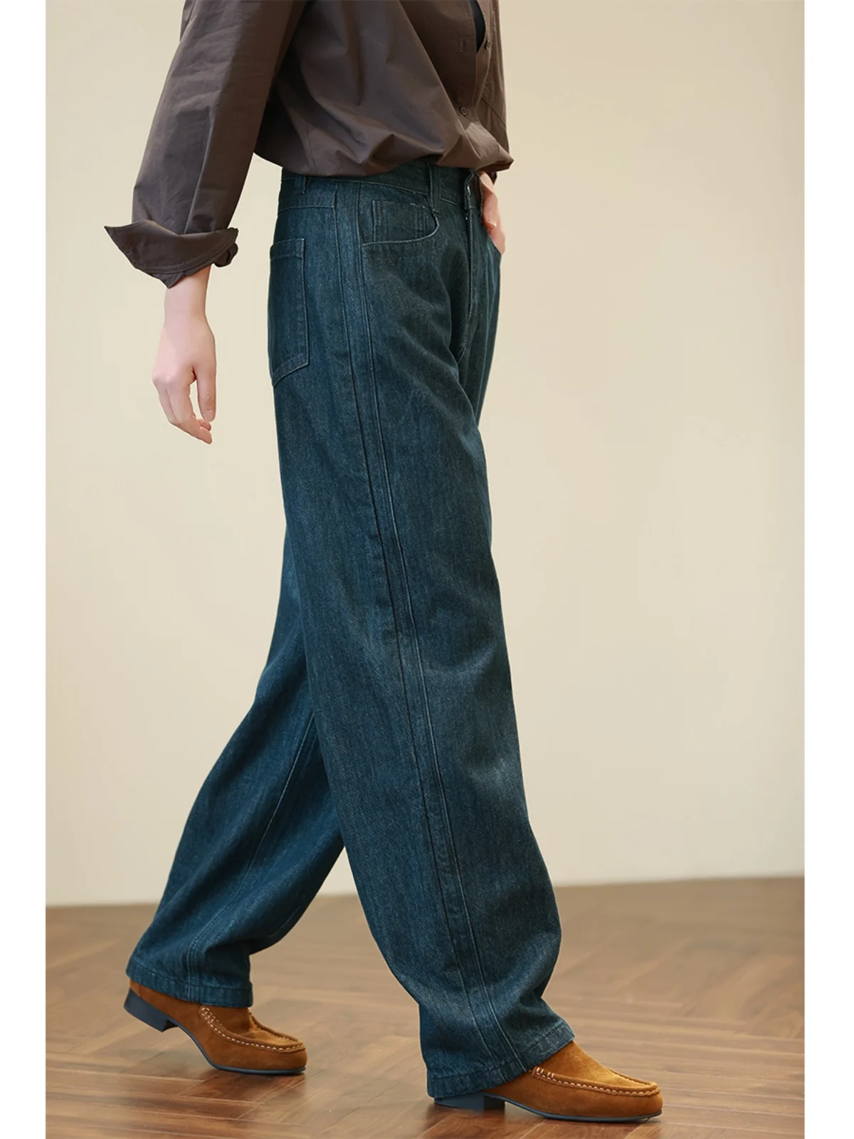 

Джинсы женские прямые с высокой талией, свободные, удлиненные, моделирующие фигуру, цвет темно-синий, осень 2025