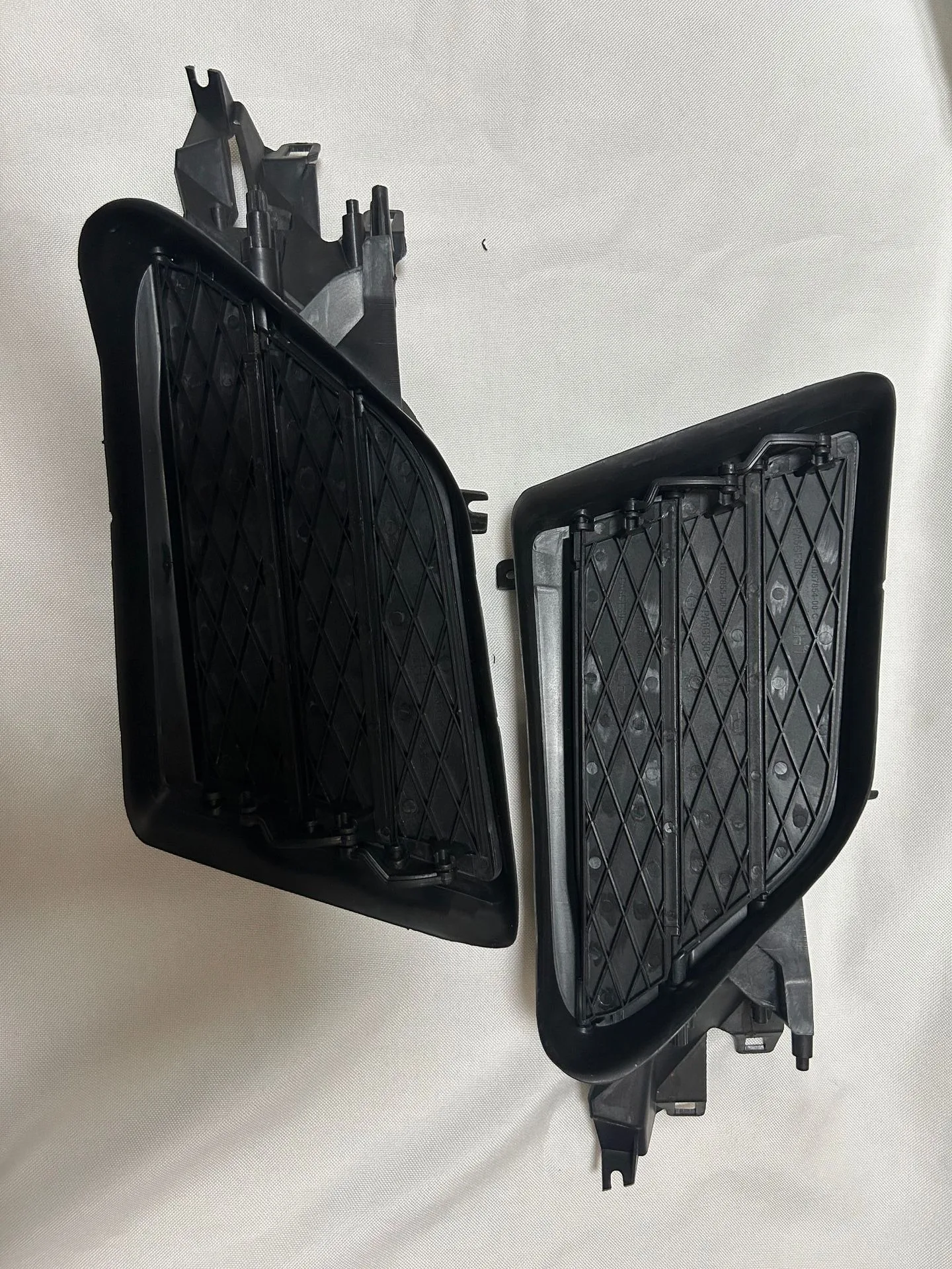 Für Tesla Model S 2016-2020 Auto-Stoßstange Aktiver Kühlergrill Nebelscheinwerfer-Gehäuse Rahmen 1057851-00-J 1058007-00-J Auto-Zubehör – Detail 8