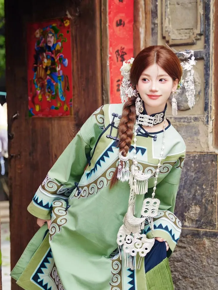 

High-quality handcrafted cotton and linen clothing for women green performance costumes Liangshan photography