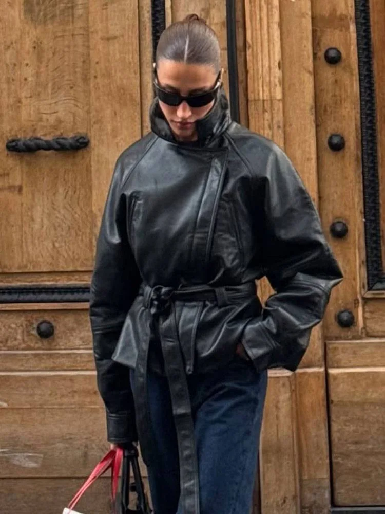 女性ファッション黒ショートフェイクレザートレンチコート長袖ラペルジャケットベルト付きヴィンテージレディースオートバイジャケットアウター