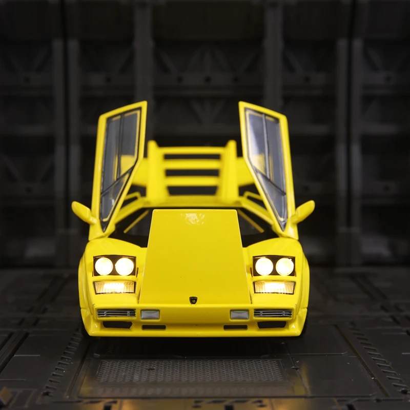 

Модель легкосплавного автомобиля Lamborghini Cantash LP500S 1:24 с открывающимися дверями имеет имитирующие функции звука и освещения, богатые детали.