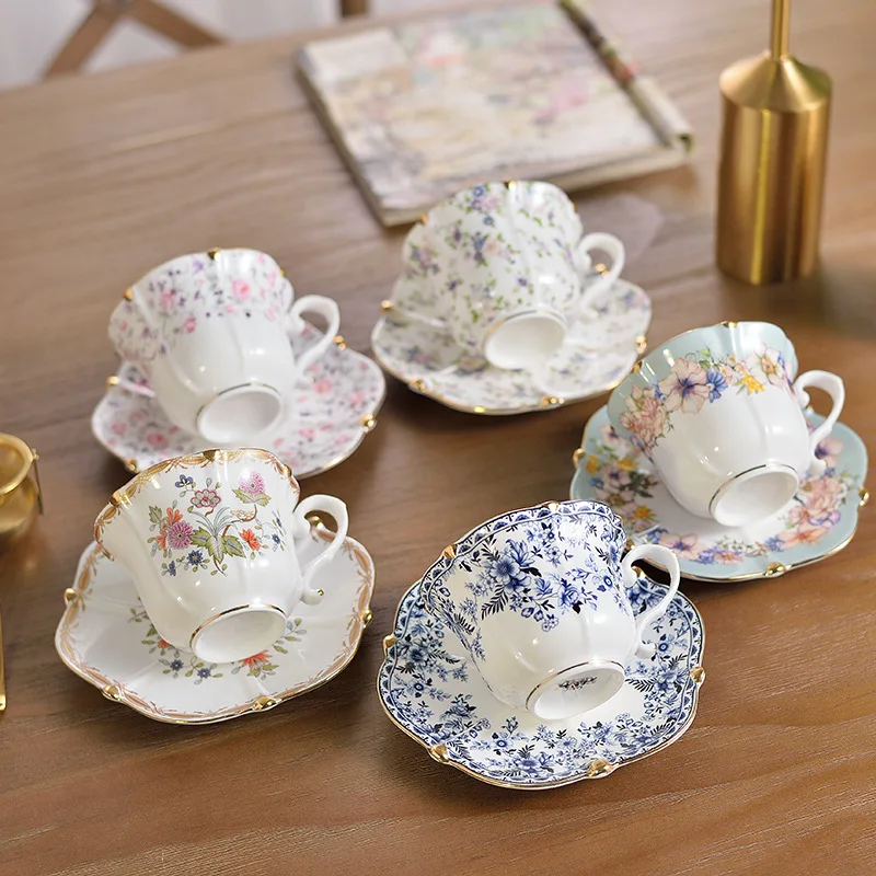 

Vintage Blue White Porcelain Coffee Cup Saucer Set Retro European Style Elegant Luxury Afternoon Tea Ceramics