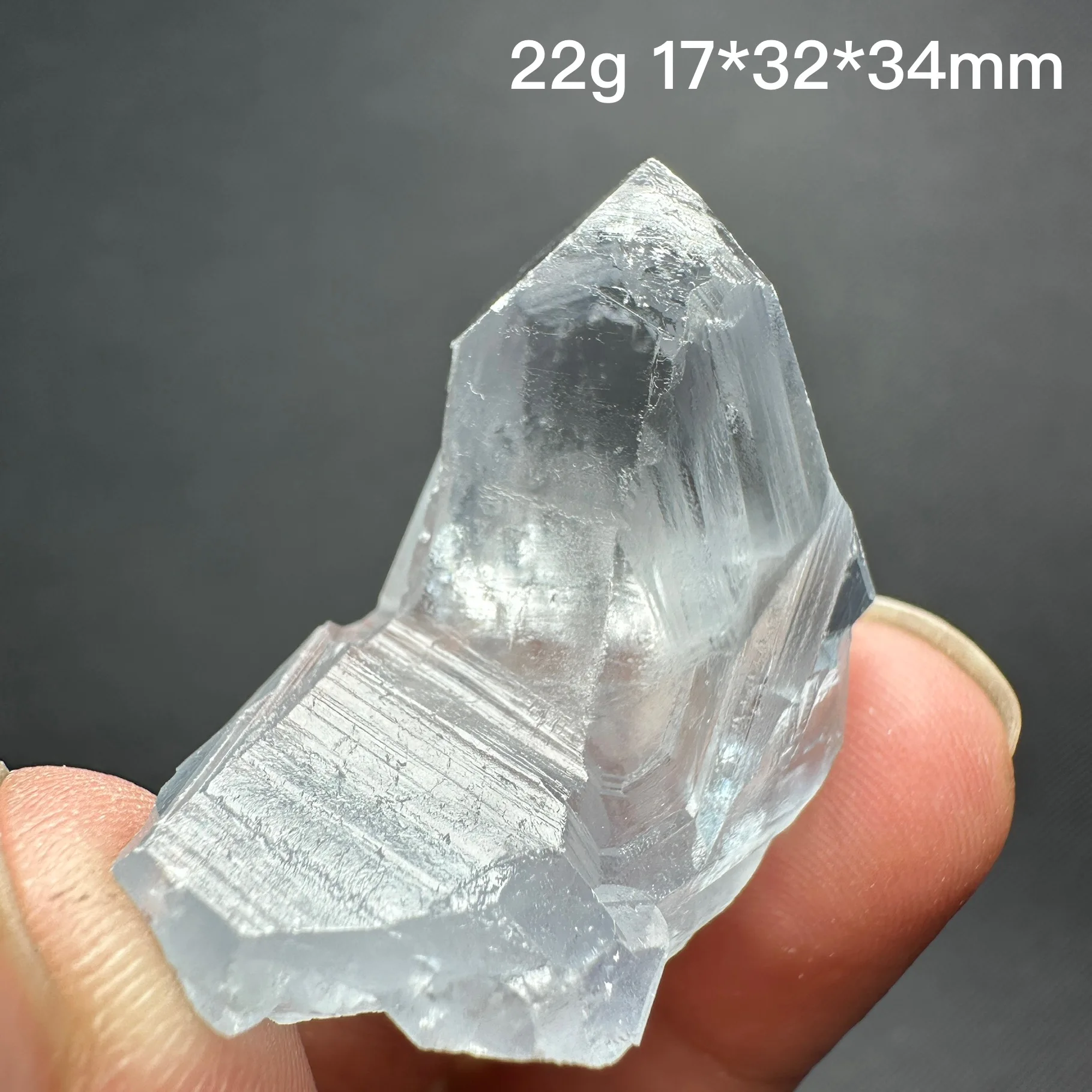 

Natural stone blue crystal mineral specimens for cleaning and healing crystal home decoration are from Madagascar