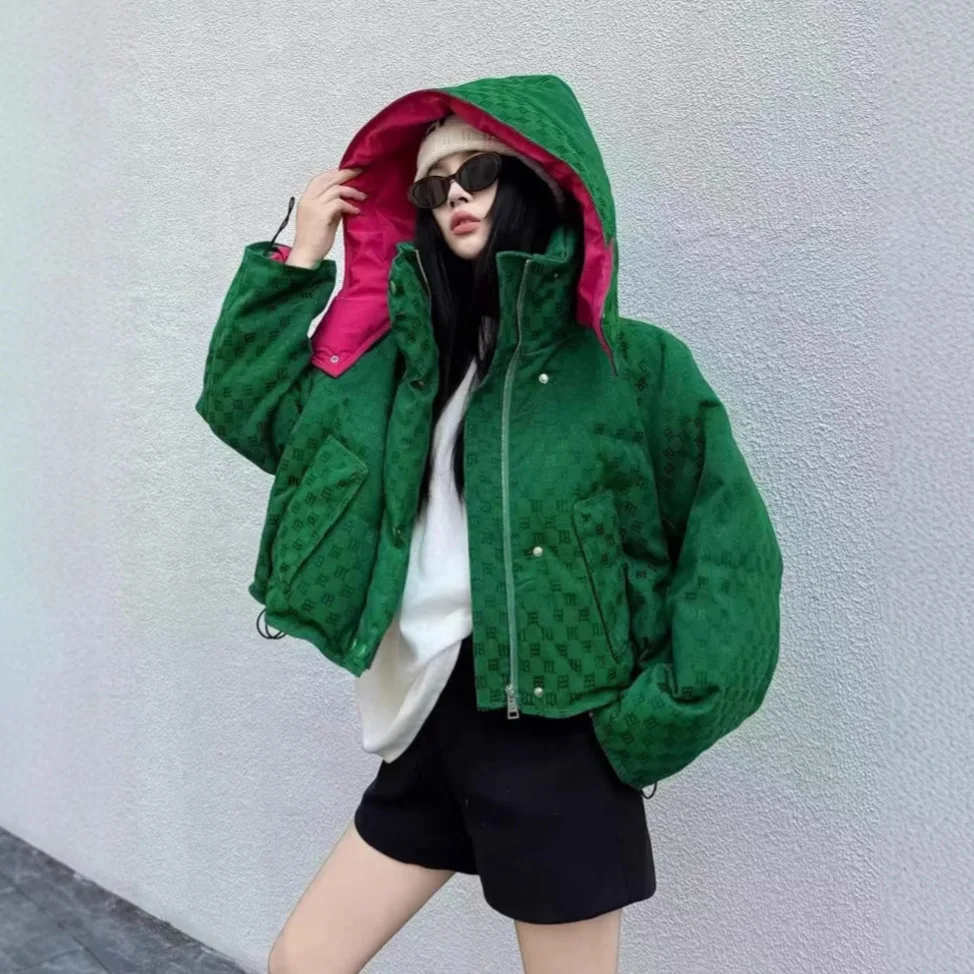 Nuovo Piumino Invernale da Donna Corto con Cappuccio, Jacquard con Lettere, Imbottitura in Piuma d'Oca Bianca