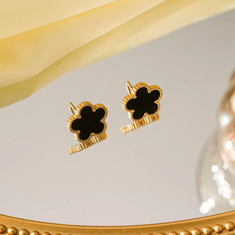 Fashion Simple Elegant Stainless Steel 18K Gold-plated Fiver-leaf Clover Earrings Light Luxury Niche Senior Sense of Five Flower