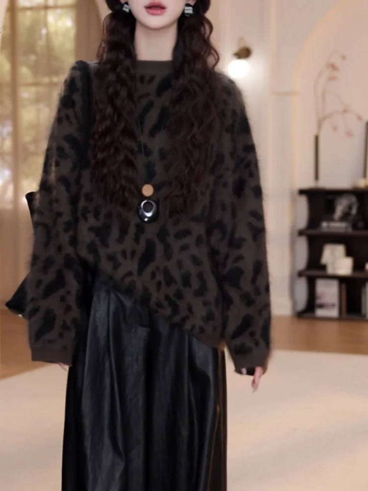 

Корейский ретро-топ из трикотажа с леопардовым принтом, больших размеров, универсальный, стройнящий, омолаживающий, для женщин, осенняя новинка