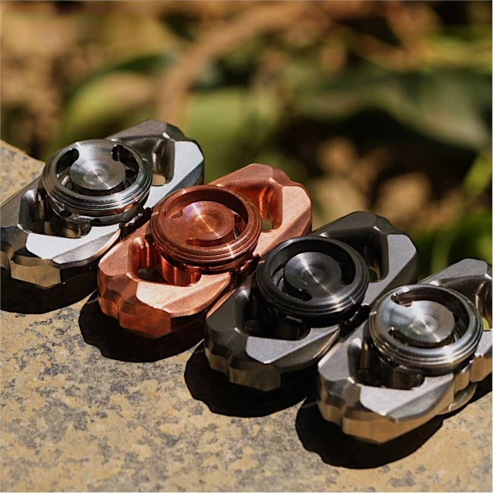 YOLO Studio Small Gyro Fingertip Fidget Spinner, Metal Fidget Brinquedos para Adultos