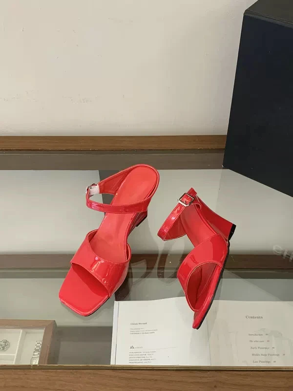 Koreanische Damen-Flip-Flops im französischen Feen-Stil: Sommerliche Keilabsatz-Sandalen mit offener Zehenpartie und Höhenerhöhung
