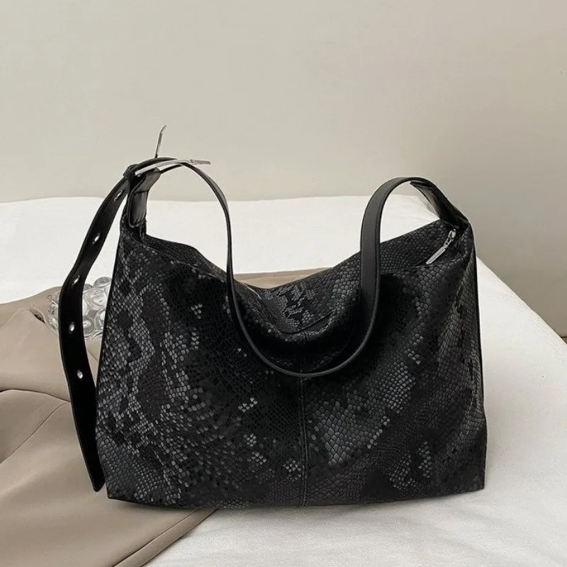 حقيبة يد رشيقة براقة فاخرة لحفل العشاء مناسبة رسمية 2025 موديل جديد أنيق رائع أنيق خالد متعدد الاستخدامات أنيق