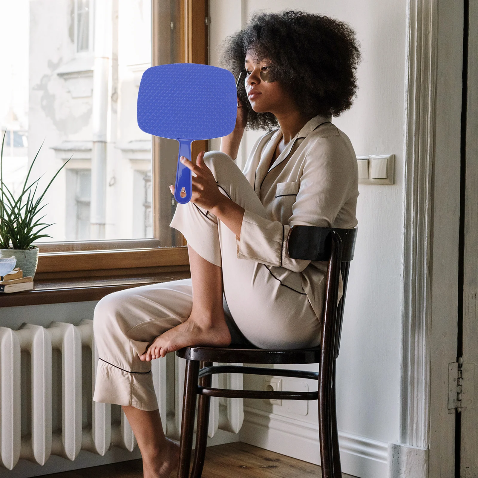 

2Pcs Makeup Mirror Plastic Handle Lightweight Durable Clear Handheld Compact Portable Mirror Gift Makeup Accessories