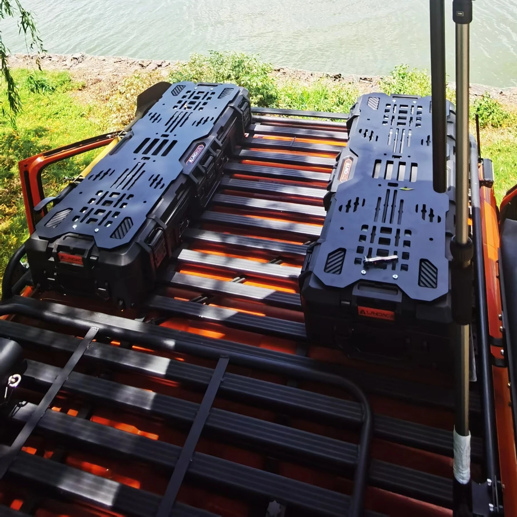 

Off-Road Camping Accessories Universal Roof Storage Box with Caster - Waterproof Multifunctional Cargo Carrier for BYD Leopard 5