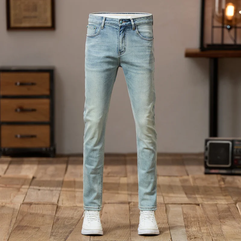 2025 جديد ريترو الضوء الأزرق الجينز الرجال العلامة التجارية العصرية تمتد سليم صالح أقدام صغيرة بسيطة عادية النسخة الكورية السراويل