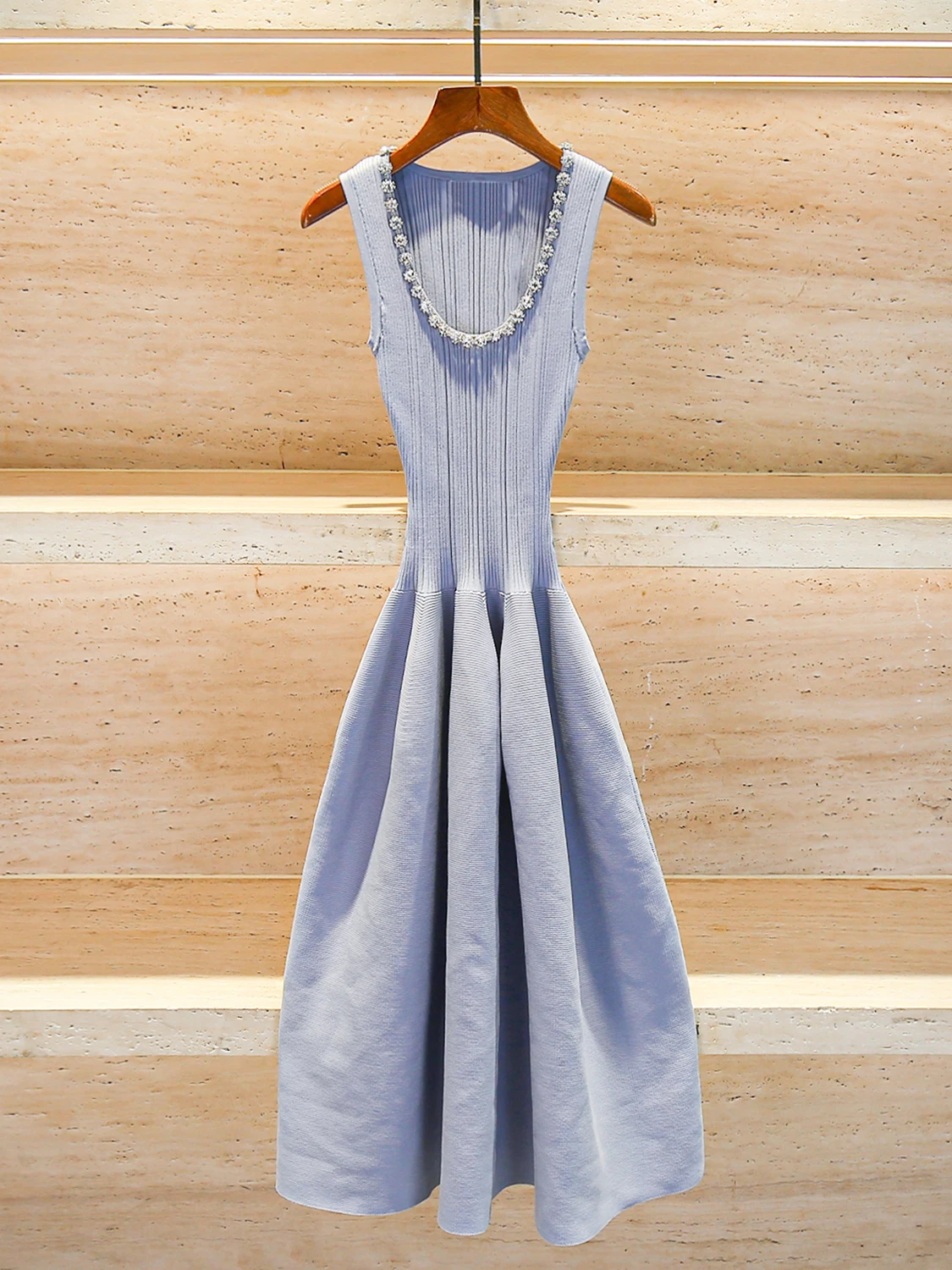 

High-End Summer 2025 Women's Knitted Dr Diamond Embellied Svel Full Skirted Midi A-Line Dr U-Neline Polyester...