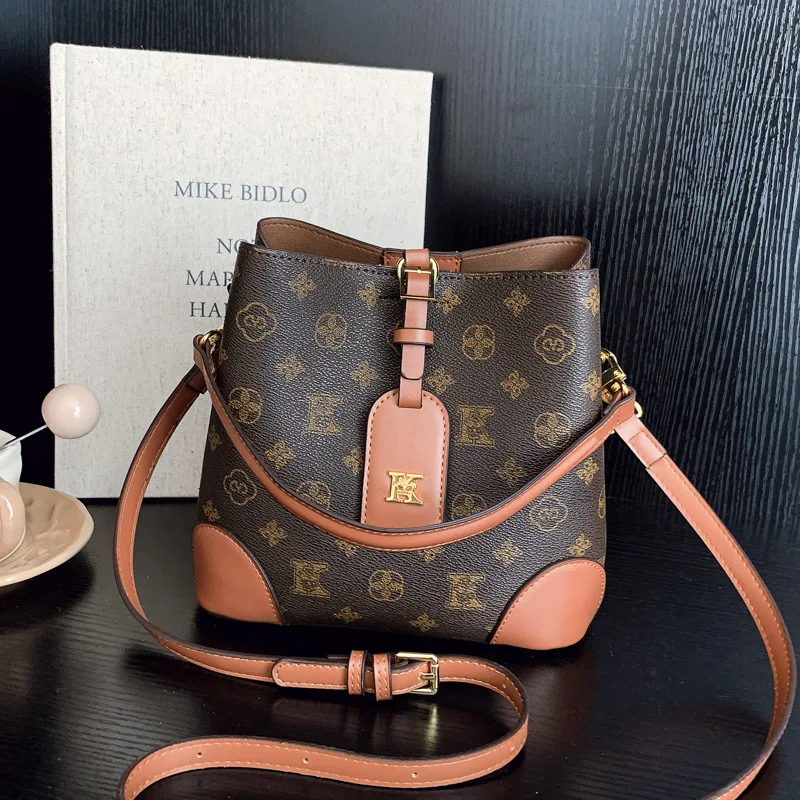 

New Light Luxury Bucket Bag for Women, High-end Printed Shoulder Bag, Retro Versatile Messenger Bag, Fashionable Commuting