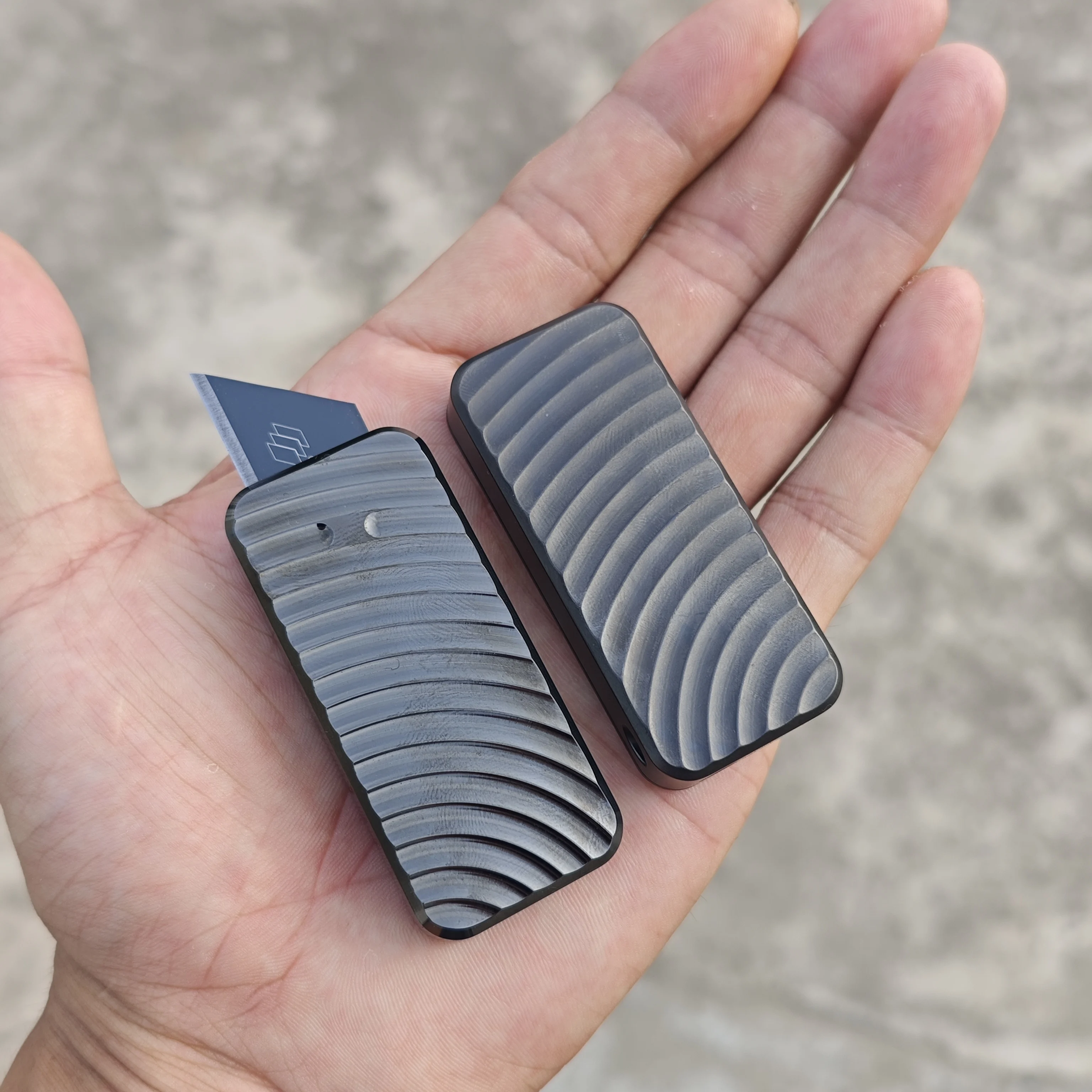 WinterPudding Gen 2 “Push Card” TC4 Titanium Utility Knife – Tool-Free Quick Blade Replacement, Compact & Practical EDC