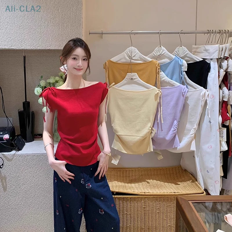 تي شيرت كاجوال أنيق بقصة ضيقة بكتف واحد بدون أكتاف معقود وأكمام قصيرة للنساء