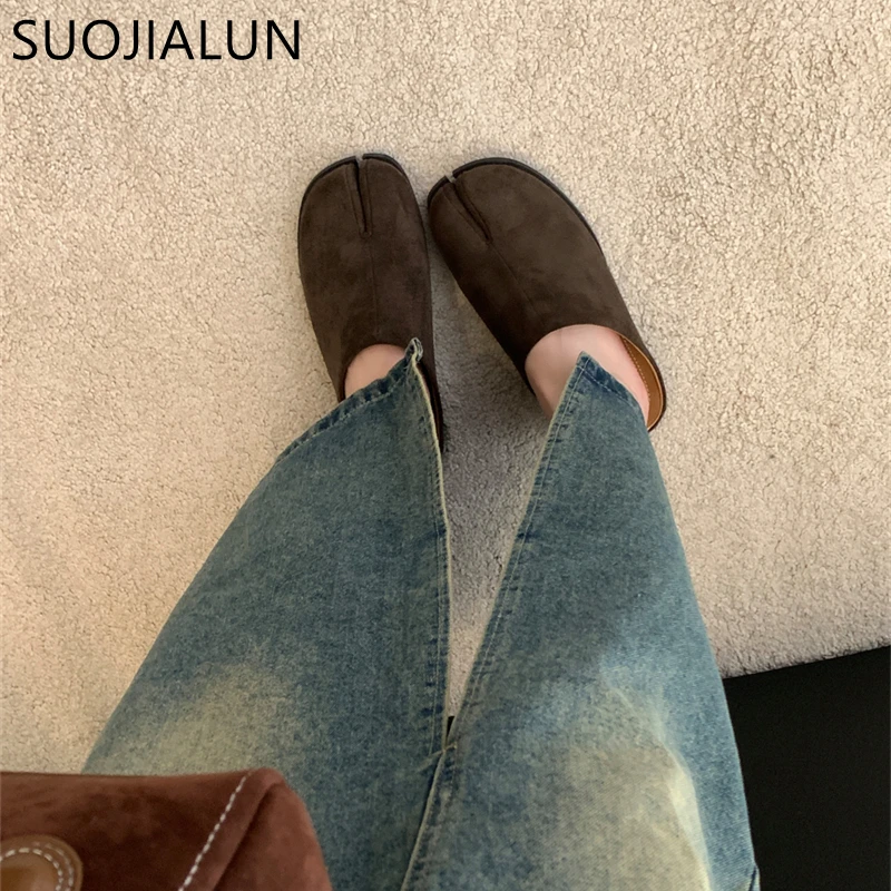 SUOJIALUN 2024 Spring New Women Flat Shoes Fashion Split Toe Shallow Slip On Mules Shoes Soft Flat Heel Outdoor Casual Slides Sa