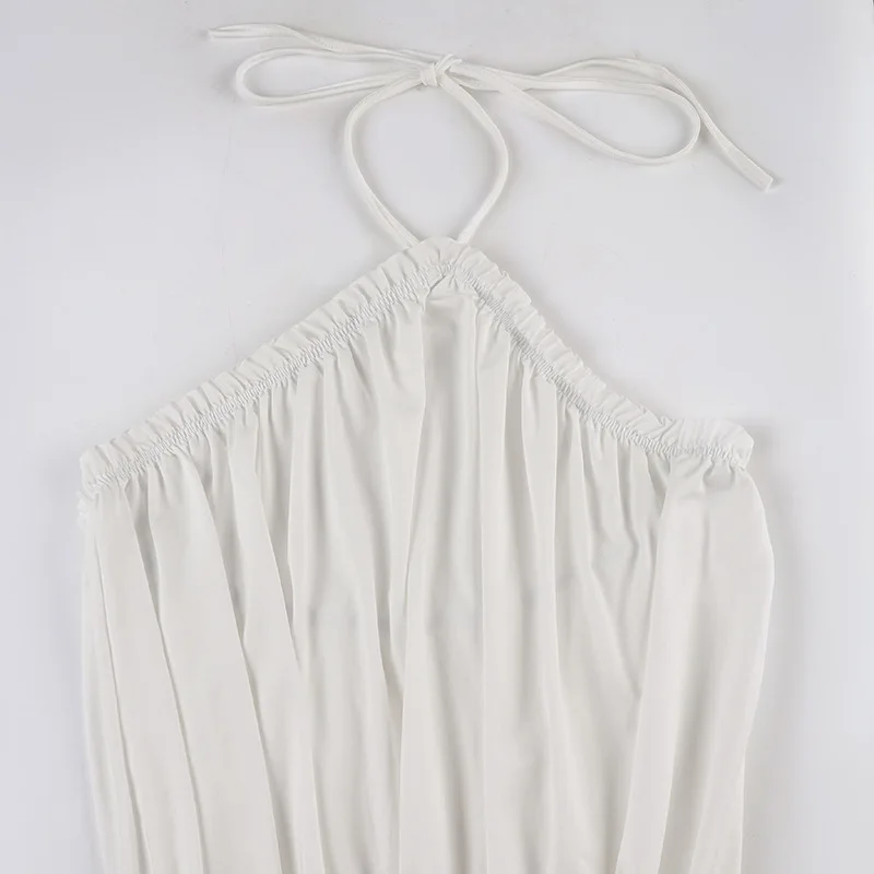 우아한 백리스 컷아웃과 섬세한 홀터넥 디자인을 갖춘 여성용 세련된 미니 드레스