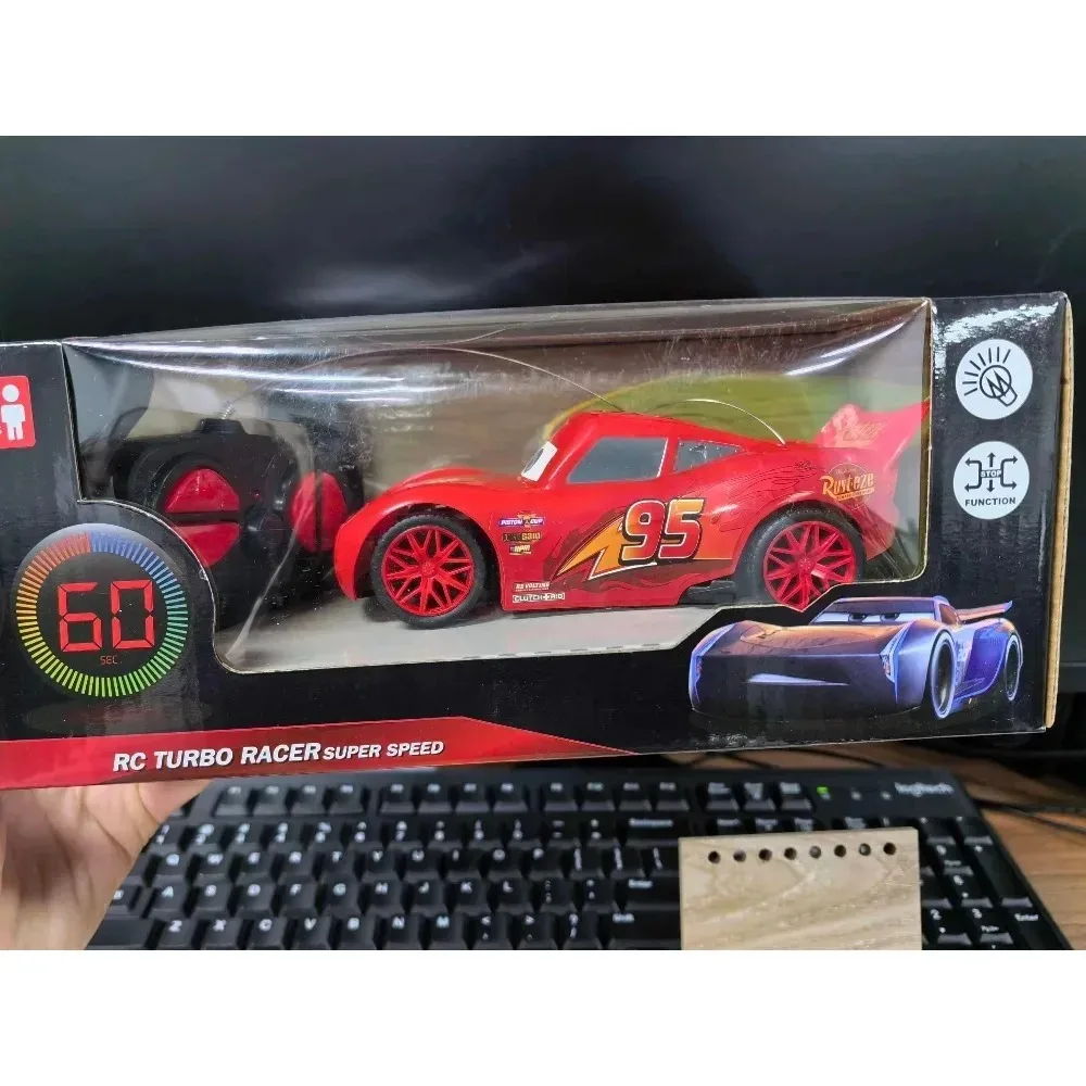 Nieuwe Pixar Cars 3-afstandsbediening elektrische auto Afstandsbediening speelgoedauto Lightning Mcqueen Cruz Ramirez Jackson Storm Car Toy Kids