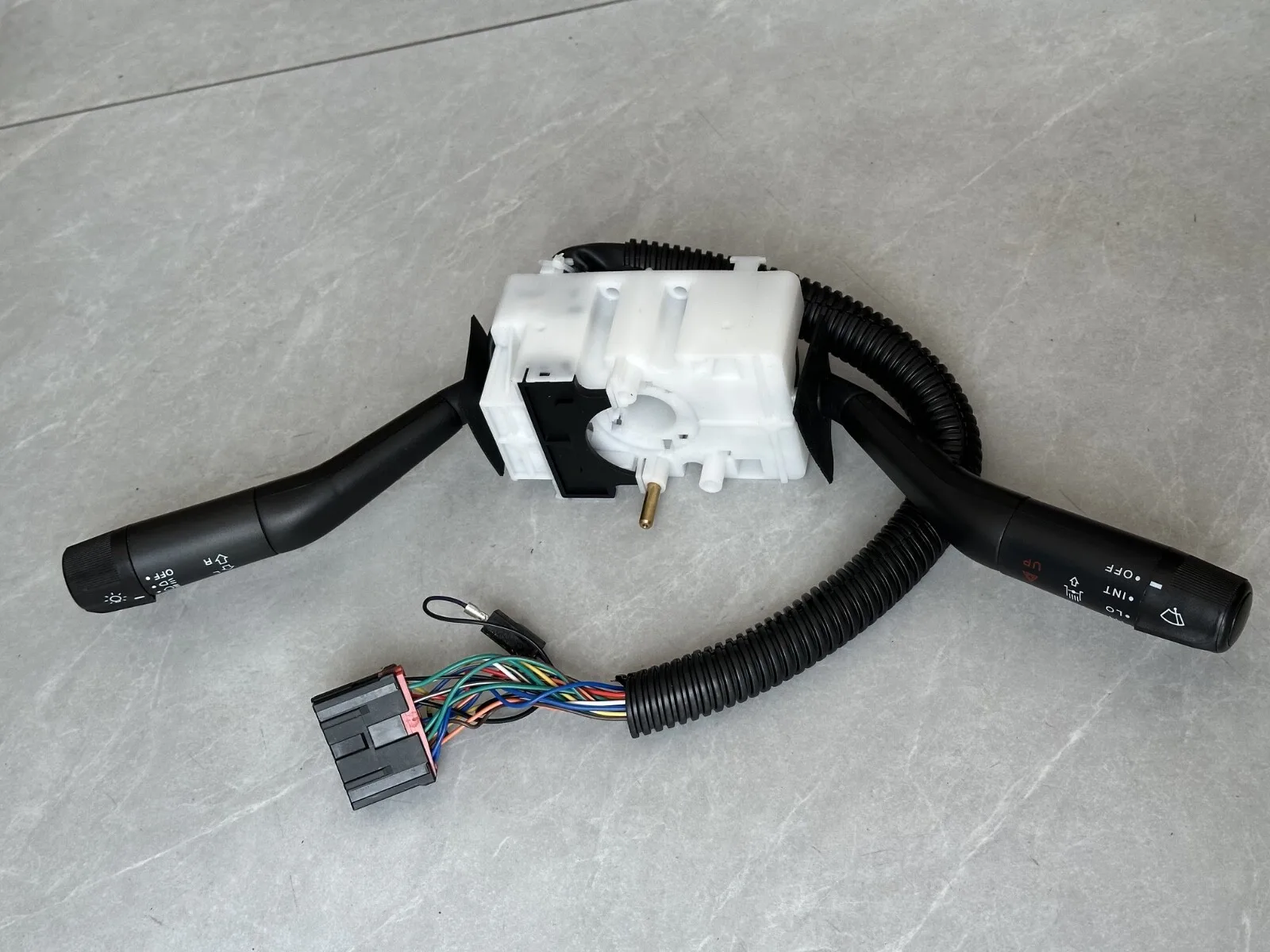 

FOR NISSAN UD CW459 TRUCK SWITCHGROUP SUITABLE FOR RIGHT-HAND DRIVE TRUCKS