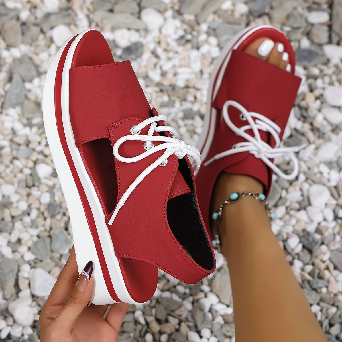 

Женские тапочки на высокой платформе, блестящая обувь на танкетке, женские кожаные повседневные кроссовки на массивной подошве, летние дышащие сетчатые тапочки