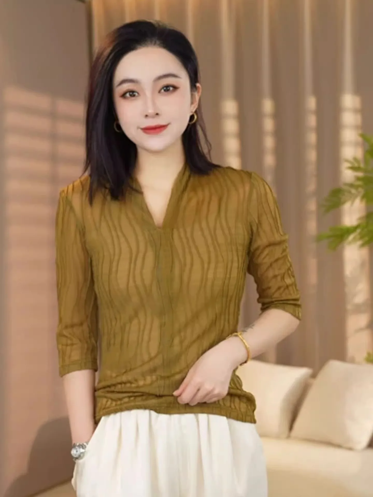 Ele V-Ne ort Sve irt Texture Pure Color Commute New Sle Damen Faion High-End Summer 2025, vielseitiges Oberteil