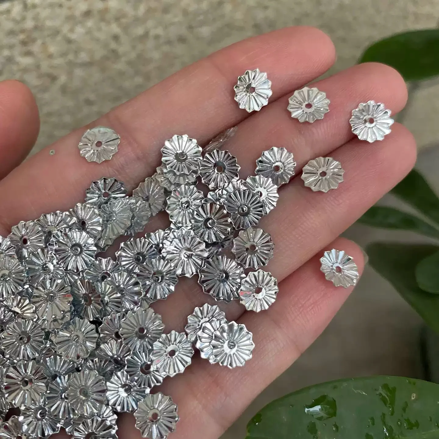 50g Loose Glitter Paillettes DIY Jewelry Handmade Craft Accessories loosen Sequins 8mm Chrysanthemum Shape Gold Silver Sequin