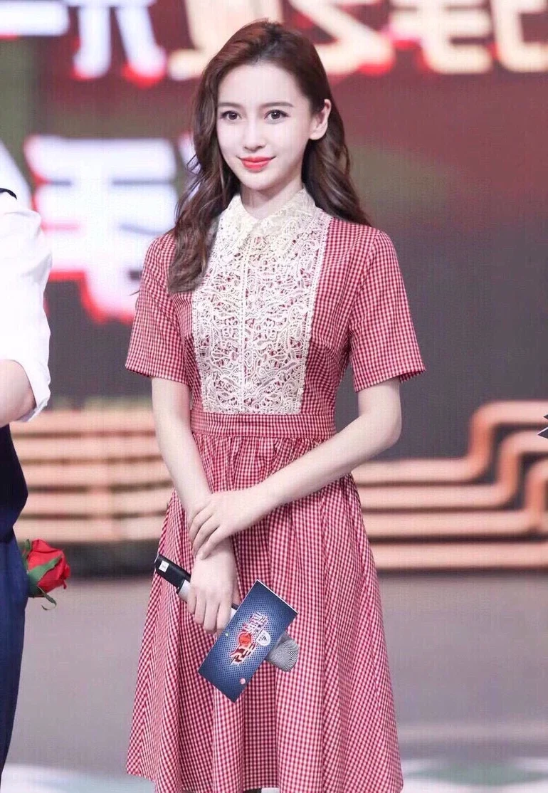 

Autumn and Winter New 2023 Women's Stitching Lace Classic Plaid Dress 1005