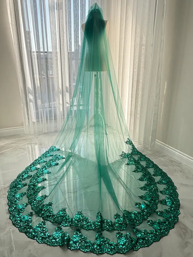 الحجاب الزفاف الأخضر الأزهار الدانتيل كاتدرائية الحجاب مع الترتر الحجاب الزفاف الأخضر تول فستان الزفاف الزمرد المطرزة