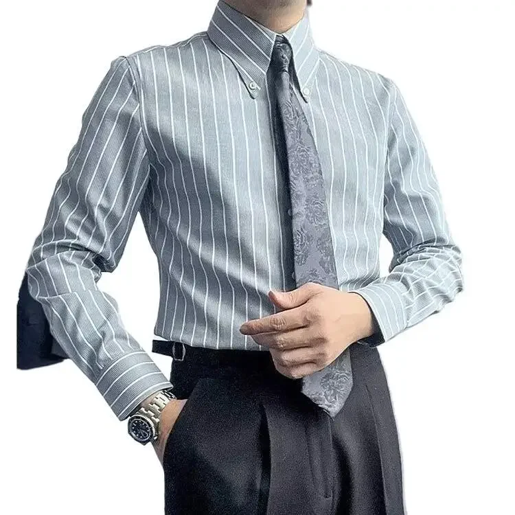 قميص مخطط بأكمام طويلة بقصة ضيقة للرجال، كاجوال على الطراز الكوري، خالي من الحديد، قميص صيفي عصري للرجال
